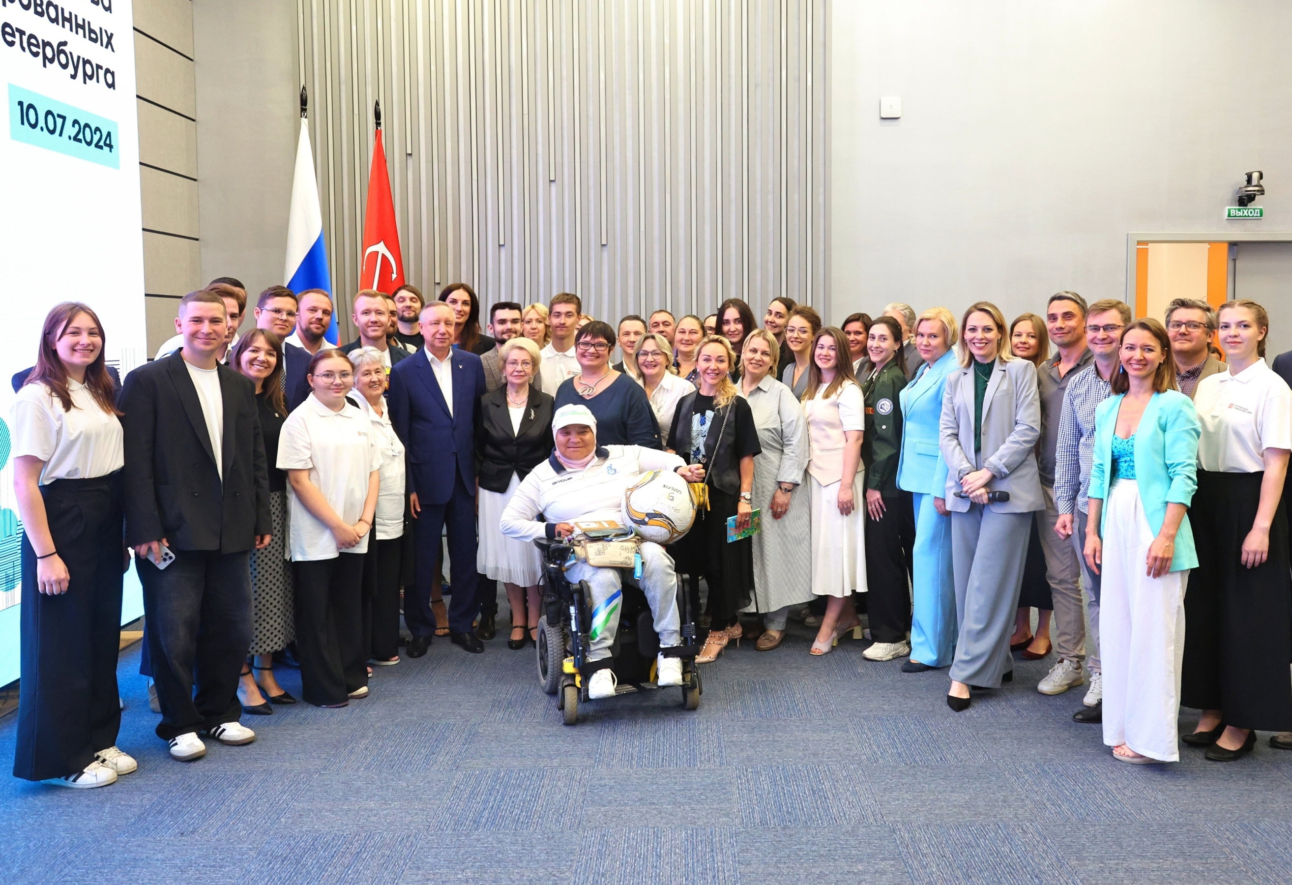 Руководители НКО предложили Александру Беглову создать центр обучения грантополучателей.